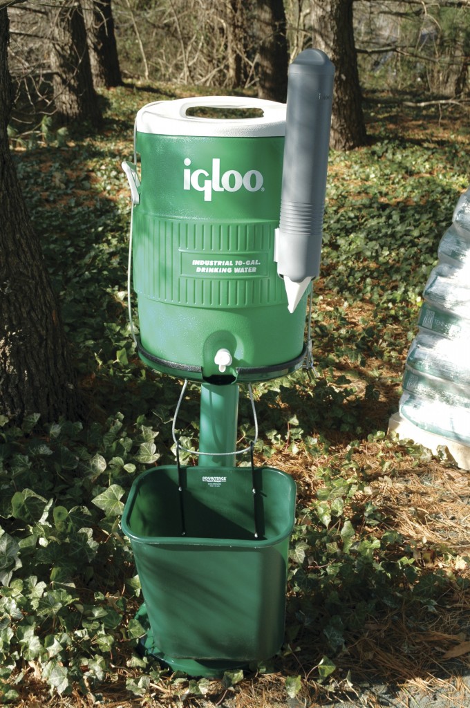 Igloo Water Cooler 10 gal. Court One